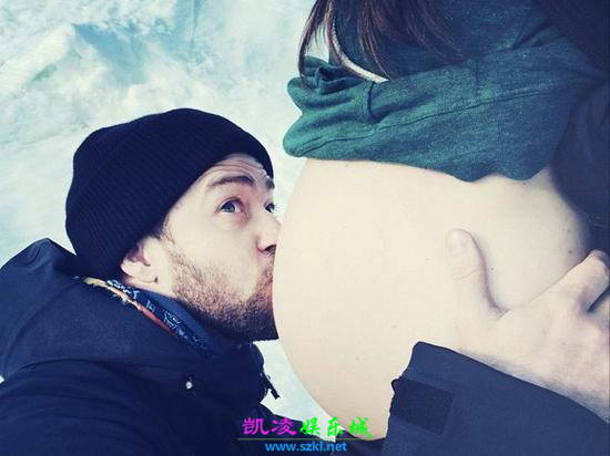 贾老板生日正式宣告当爹 吻爱妻8个月孕肚