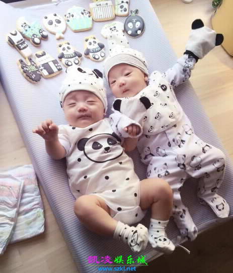 范玮琪双胞胎儿子满3月 穿熊猫服近照超可爱