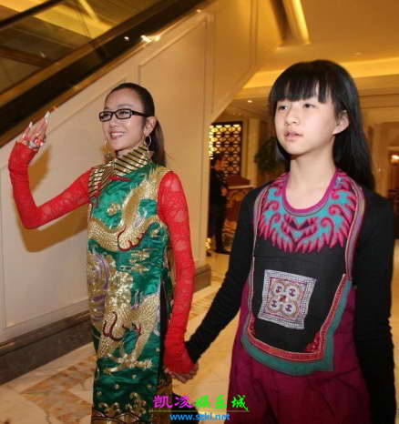 57岁舞蹈家杨丽萍终身不育 把母爱都倾注小彩旗身上