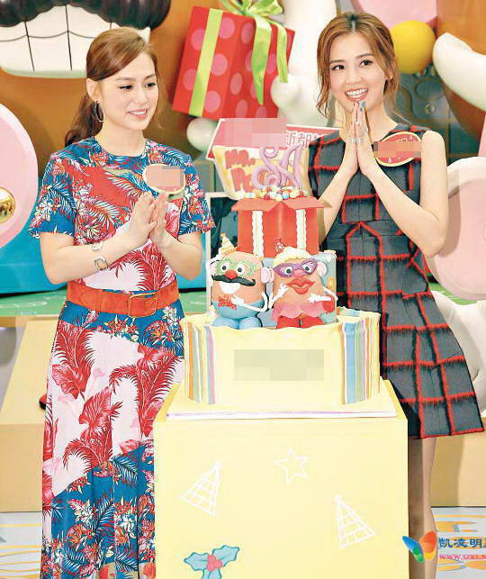 Twins11月23日出席活动，生日的阿Sa获赠蛋糕