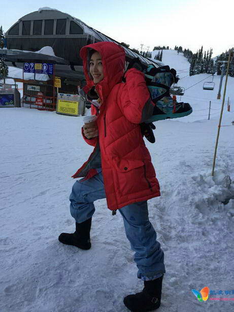 王丽坤走出小三风波 加拿大滑雪心情靓