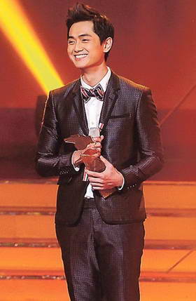 郑俊弘昨晚（12月20日）赢两个歌曲奖，成绩不错。