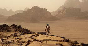 马特达蒙独自走在火星上