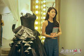 女神李若欣亲自设计的“黑色婚纱”
