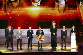 直击第六届北京国际电影节开幕式 刘烨和女神同台兴奋