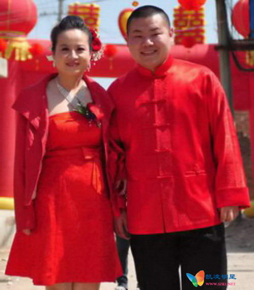 岳云鹏和妻子的结婚照