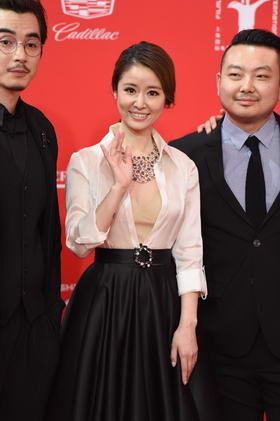 巨星扎堆?19届上海国际电影节开幕红毯