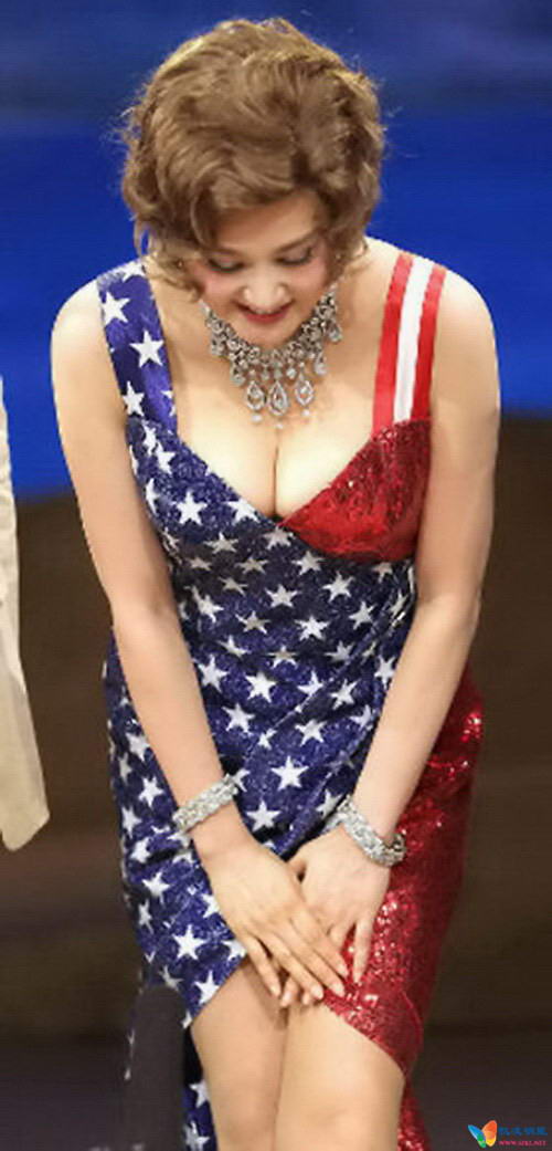 44岁藤原纪香穿美国国旗吊带裙超性感 9月办婚礼