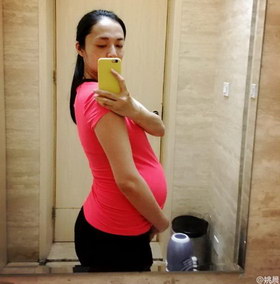辣妈姚晨晒健身房自拍 怀孕8个月仍然曲线傲人