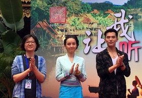 从左至右为该剧导演孙艳华、饰演玉波的陆怡璇、饰演徐浩宁的邱泽。
