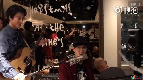 王力宏和林俊杰弹唱《White Christmas》