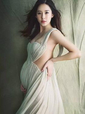 张子萱怀孕全纪录照片曝光 孕期做瑜伽期待满满