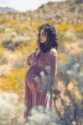 章龄之孕期拍沙漠写真 除了肚子哪都瘦