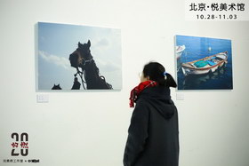 组图:二十岁刘昊然办摄影展 记录成长“好燃”助爱公益
