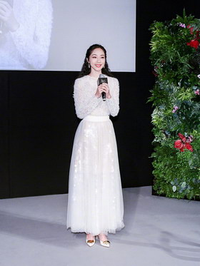 组图:韩雪仙气长裙出席活动 气质优雅被赞“中国赫本”