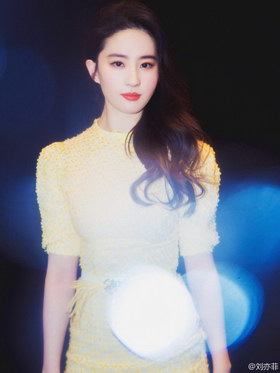 组图:“迪士尼公主”刘亦菲黄色长裙加身仙气满满