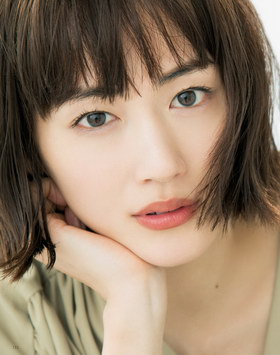 组图:日本女星绫濑遥拍杂志写真 清新短发精致迷人