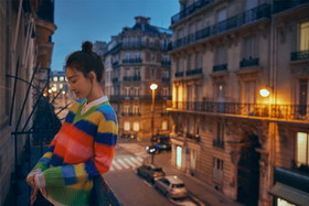 组图:王丽坤巴黎街拍曝光 华灯初上侧颜美如画清丽动人
