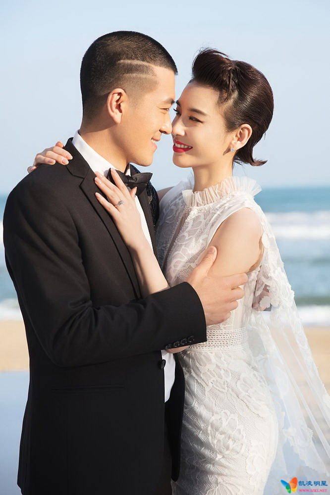 黄圣依杨子结婚10年拍纪念婚纱照 海边相拥甜蜜温馨vpic:201803/Huang_Sheng_Yi_23nc29