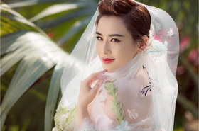 黄圣依杨子结婚10年拍纪念婚纱照 海边相拥甜蜜温馨