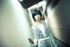 组图:日本女星木村文乃拍摄写真 短发配长裙气质出众