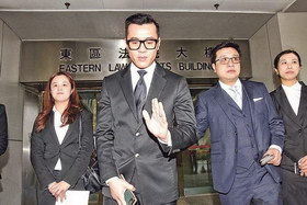 梁汉文昨天(3月23日)下午由律师团陪同下去法院应讯。