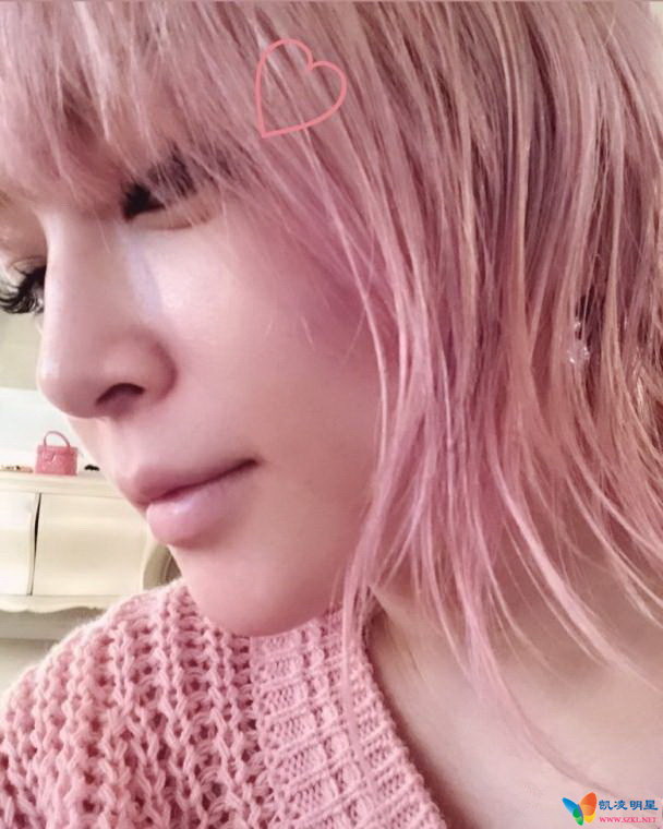 步姐的粉红头被嘲一把年纪扮嫩vpic:201804/Ayumi_Hamasaki_245i28