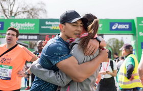 刘畊宏首次挑战巴黎马拉松 负伤坚持跑完42公里
